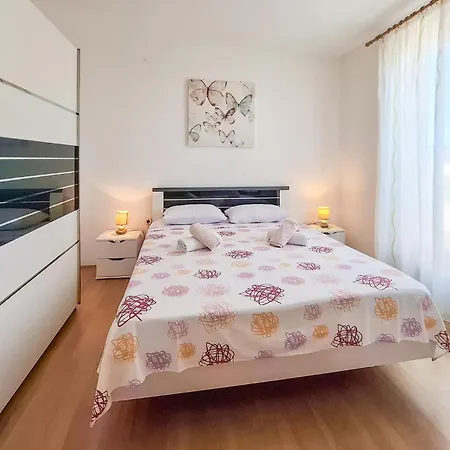 Gorgeous In Apartamento Mali Lošinj