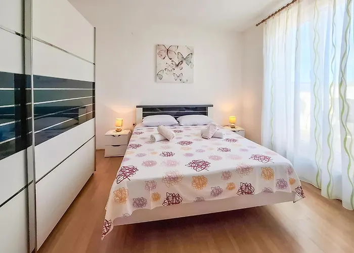 Gorgeous In Apartamento Mali Lošinj