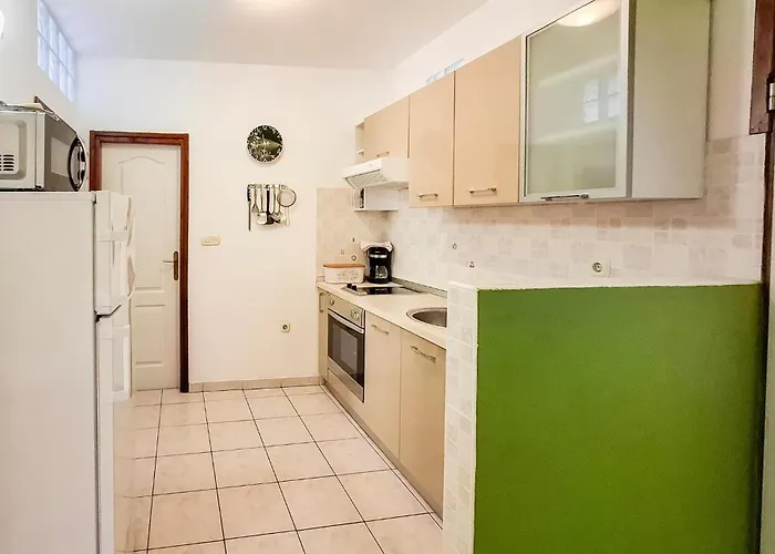 Gorgeous In Apartamento Mali Lošinj