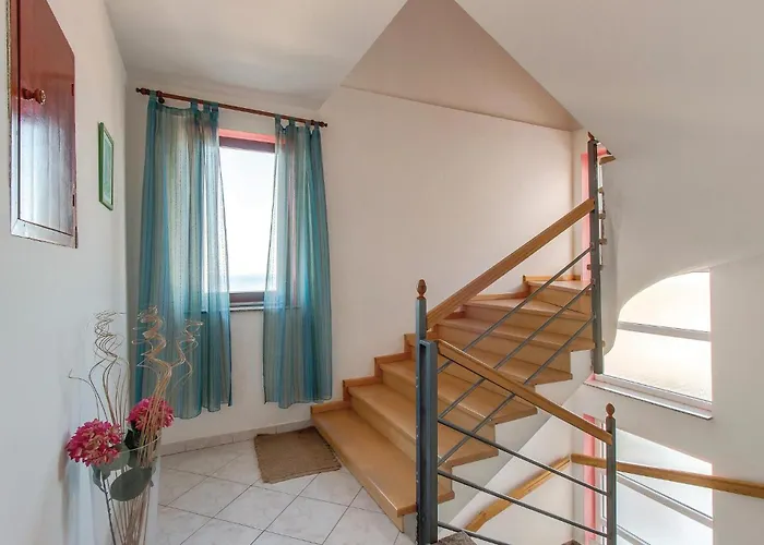 Gorgeous In Apartamento Mali Lošinj